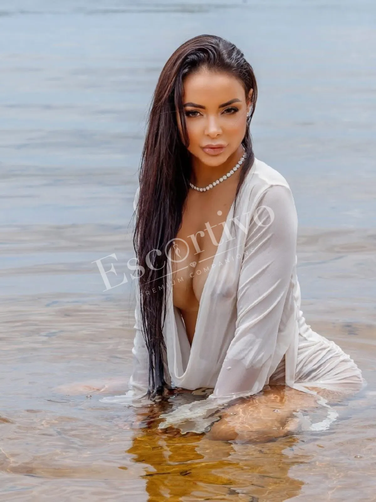 Amber Turner в городе Миконос — фото 3