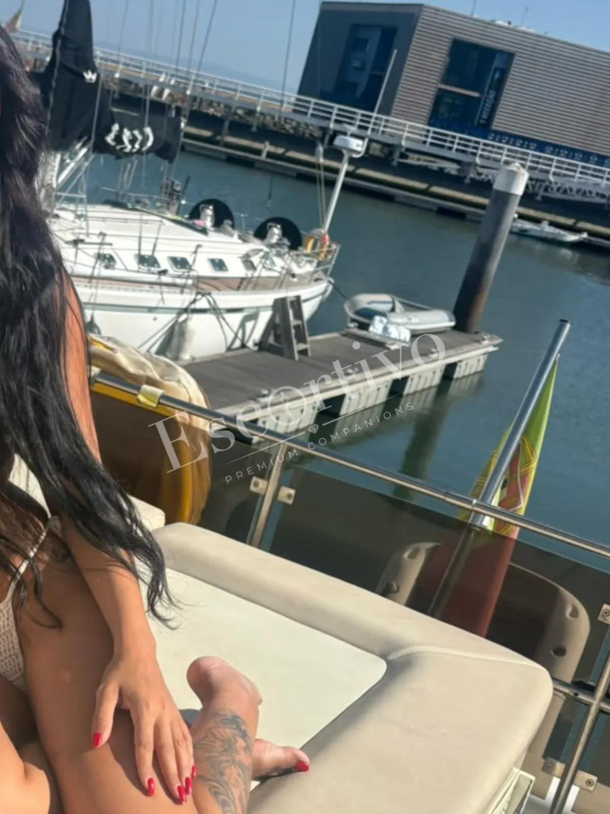 Amber Turner в городе Миконос — фото 2