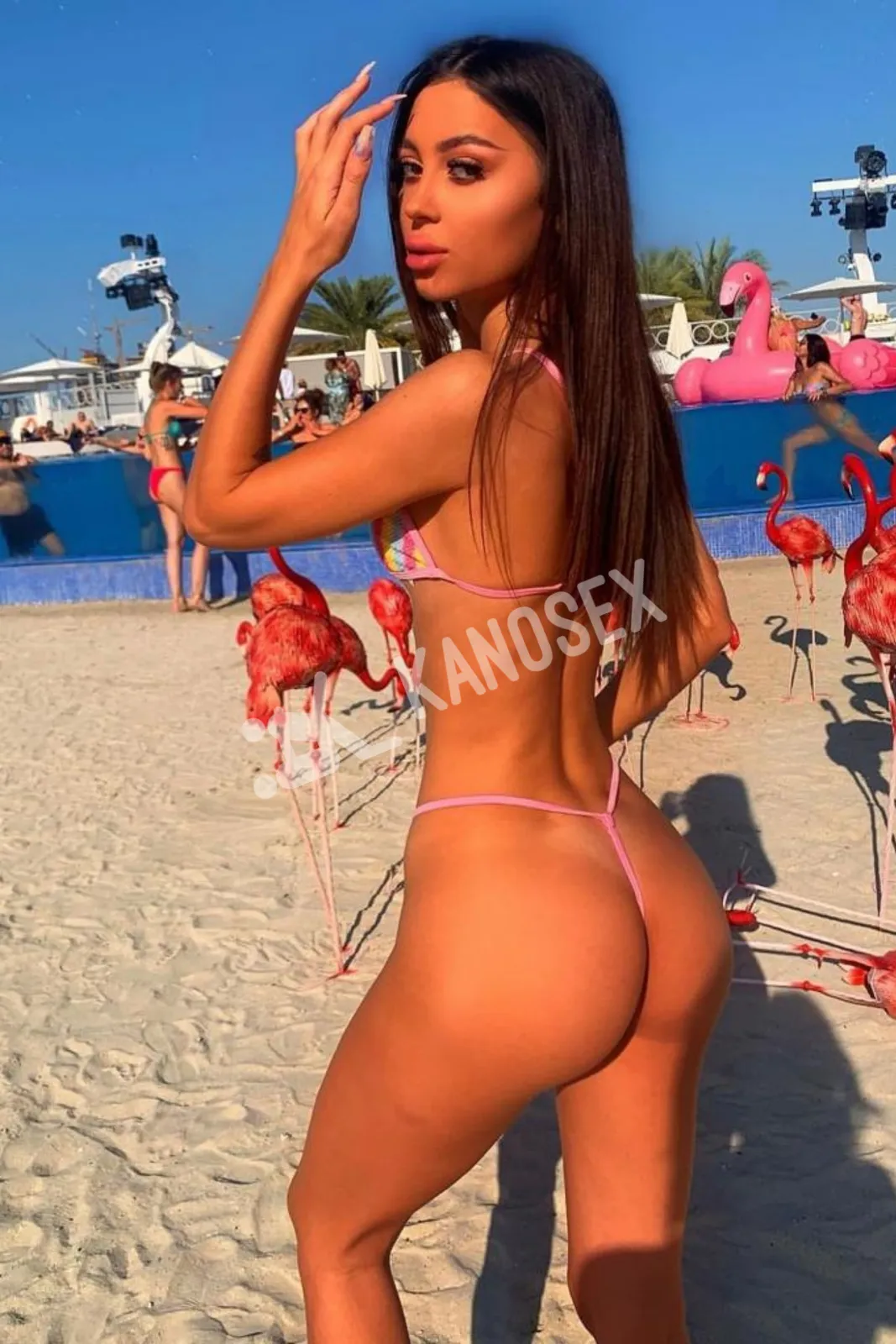Zlata Hadid — συνοδός σε Μύκονος